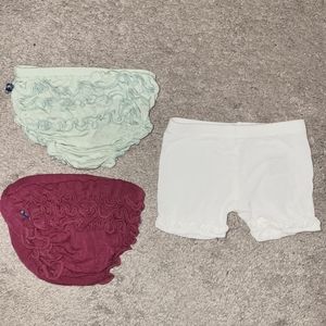 Kickee pants, 3 bottoms